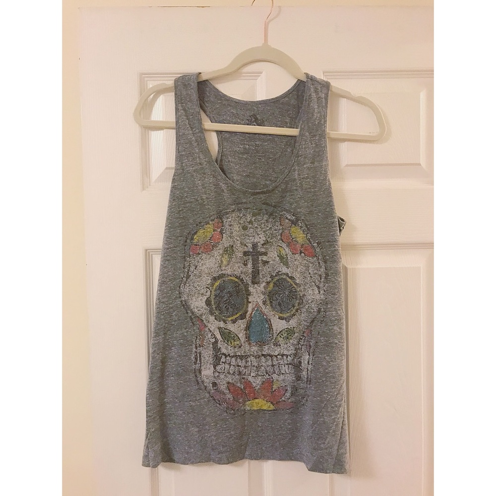 Loose skull tank.